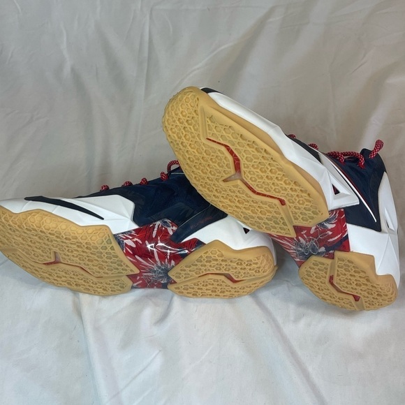 Nike LeBron 11 Independence Day Edition *Rare* Size 12 NEW - Picture 12 of 16